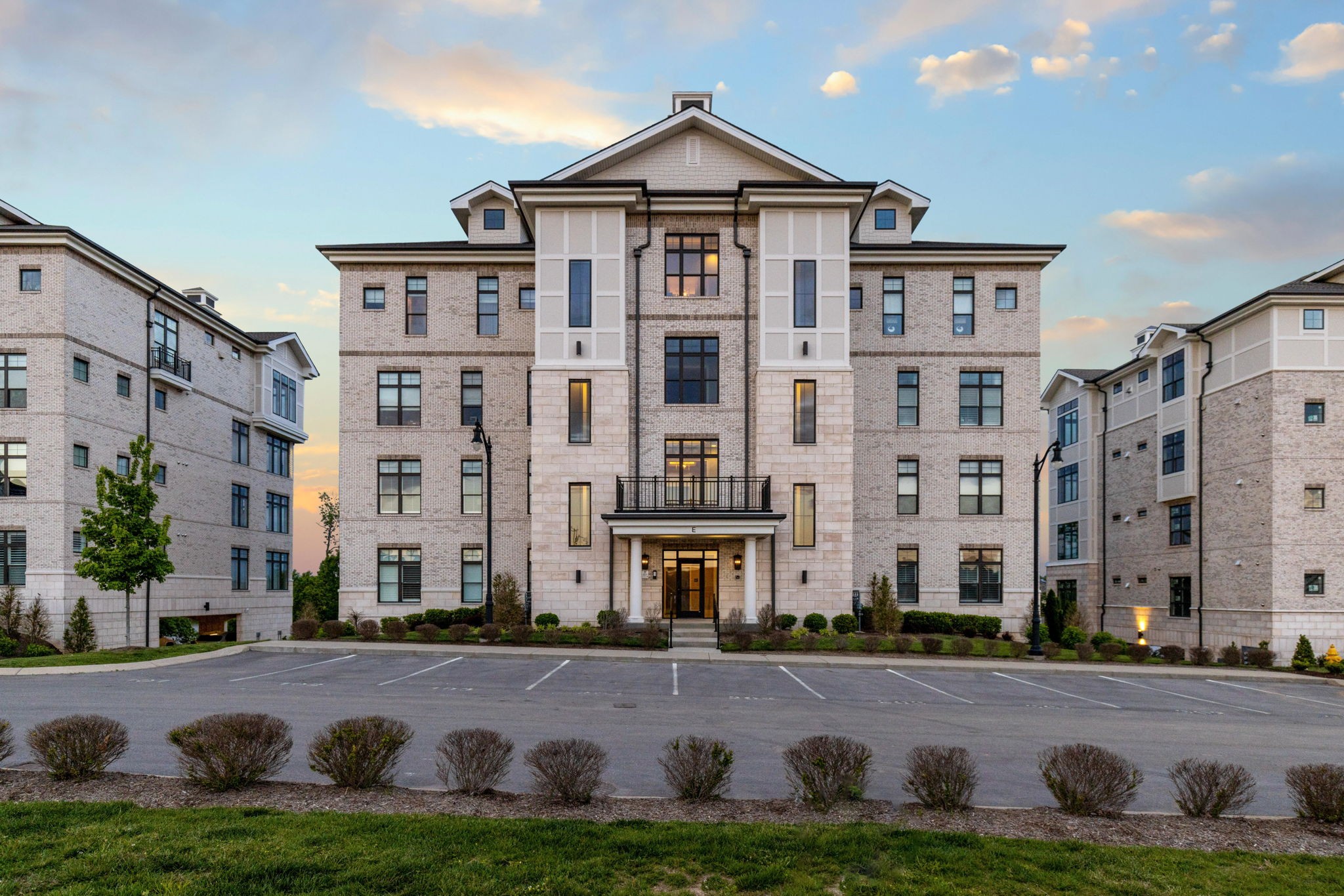 1024 Club View Dr
