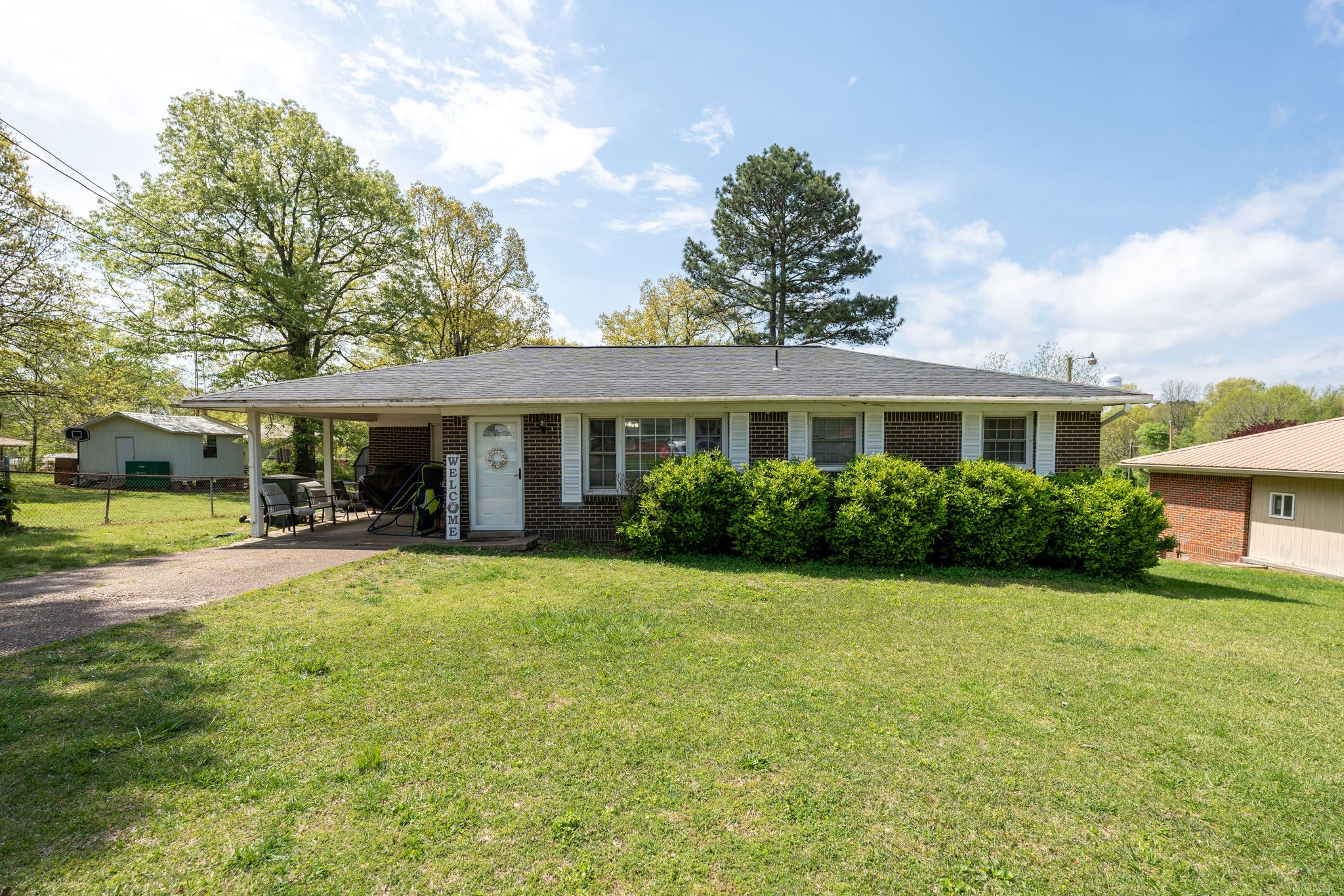 112 E James St Collinwood, TN 38450