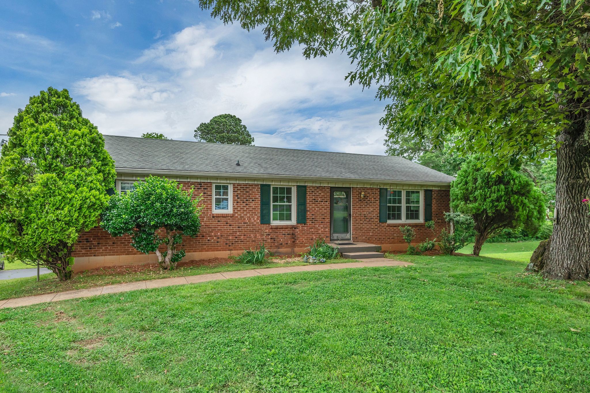 1006 Hillcrest Cir Pleasant View, TN 37146